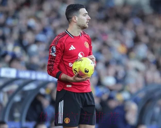 达洛特：我们创造的机会足以赢下比赛，红牌让球队陷入被动